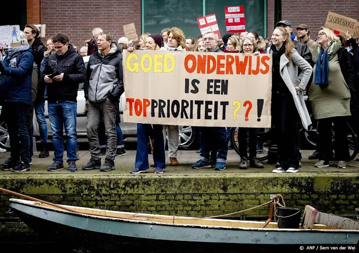 leraren basisscholen en middelbare scholen staken op 5 oktober