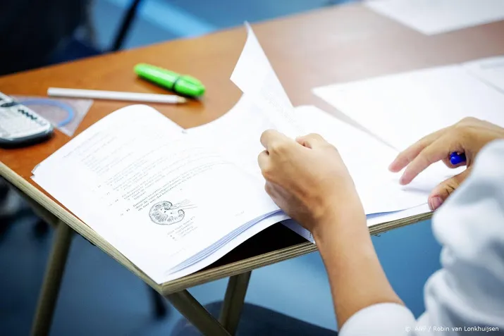 leraren verdeeld over doorgaan centrale examens