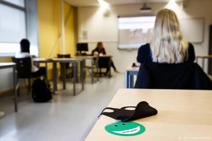 leraren willen strengere coronamaatregelen in de klas