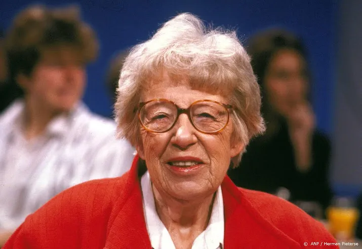 levensgroot lego standbeeld annie m g schmidt onthuld