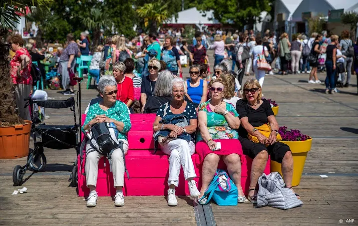 libelle zomerweek verkast van het strand naar facebook