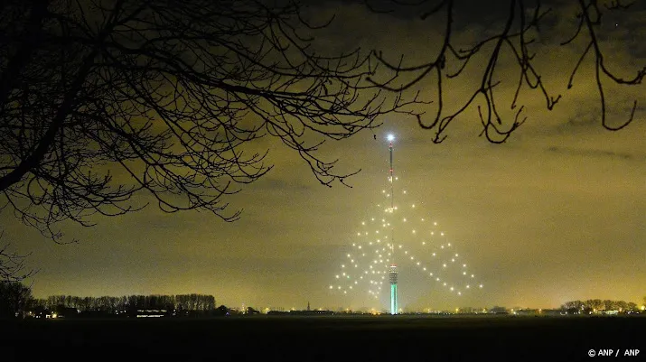 lichten grootste kerstboom van het land voor 25e keer ontstoken