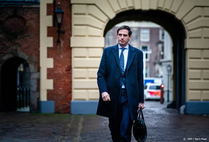 links verbolgen over uitspraken hoekstra over bezuinigingen