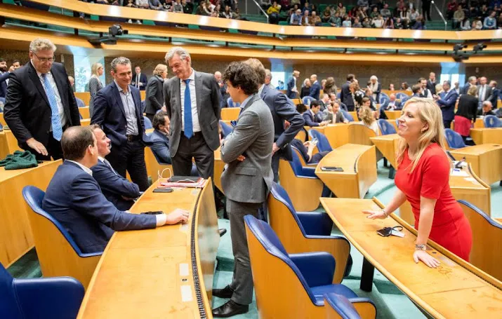linkse partijen maak flexwerk duurder