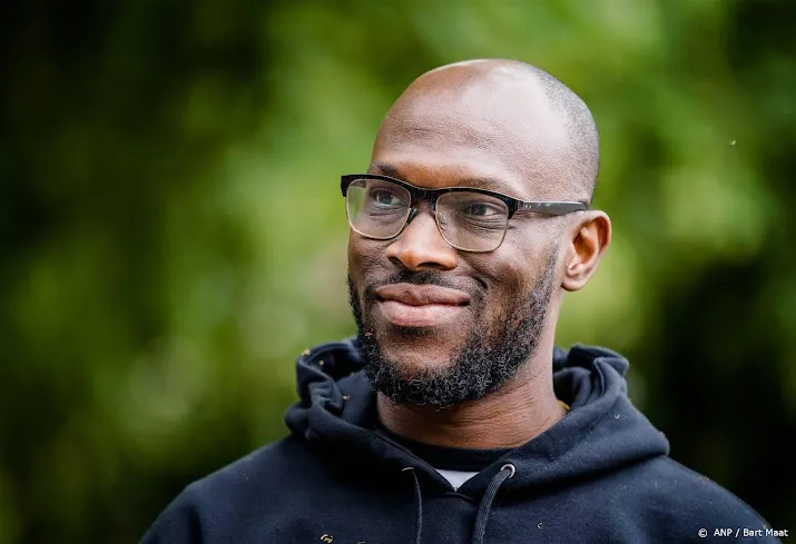 lintjes teruggestuurd wegens onderscheiding voor mitchell esajas