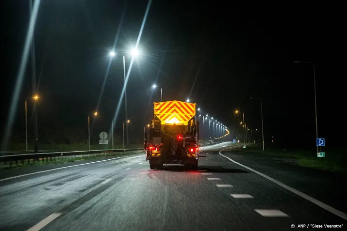 lokaal kans op gladheid en wateroverlast door flinke buien