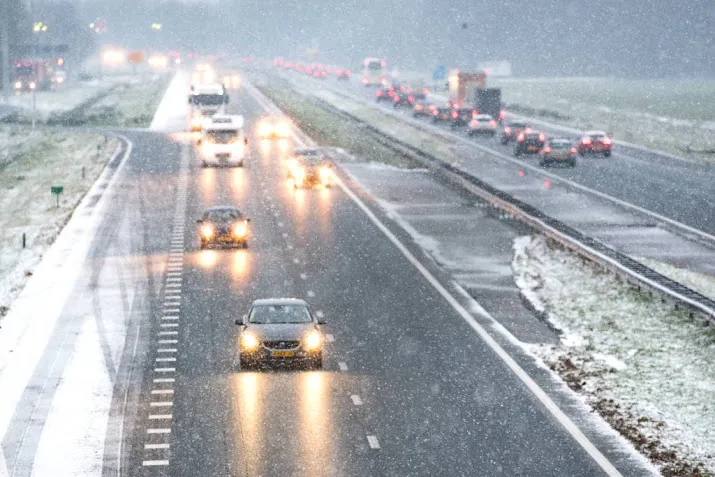 lokaal vertraging door gladheid wegens sneeuw