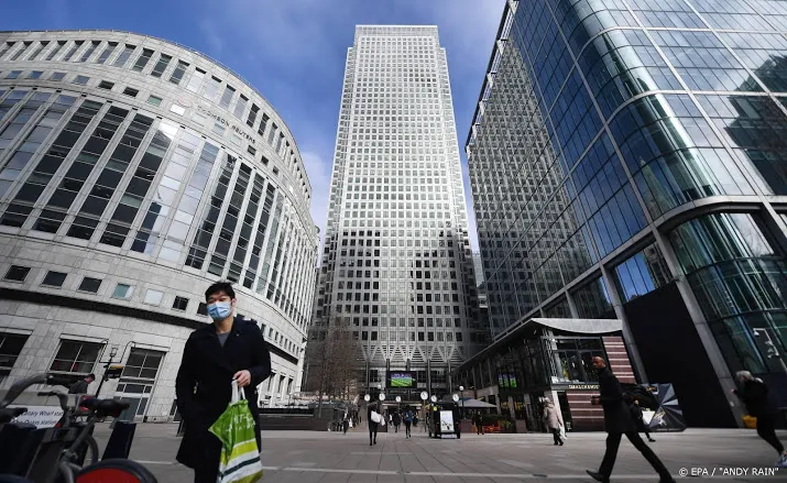 londens zakendistrict canary wharf wil bankiers terug aan werk
