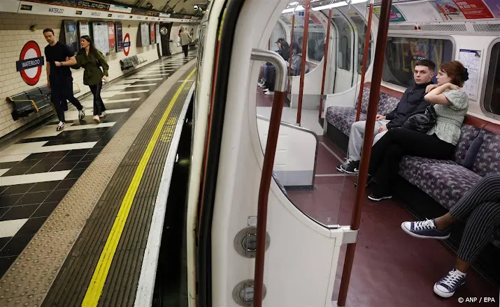 londense metrostaking van de baan door vooruitgang gesprekken