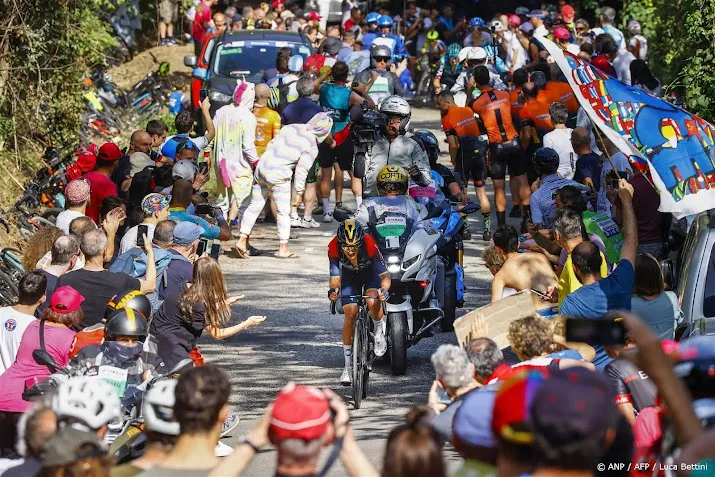 loodzware giro begint met korte pittige etappe naar turijn