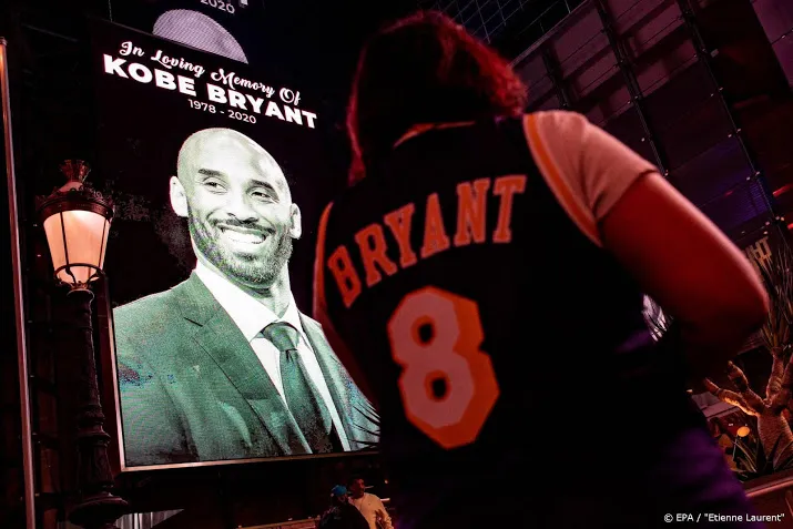 los angeles minuut en acht seconden stil voor kobe bryant