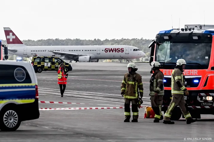 luchthaven berlijn sluit start en landingsbanen om activisten