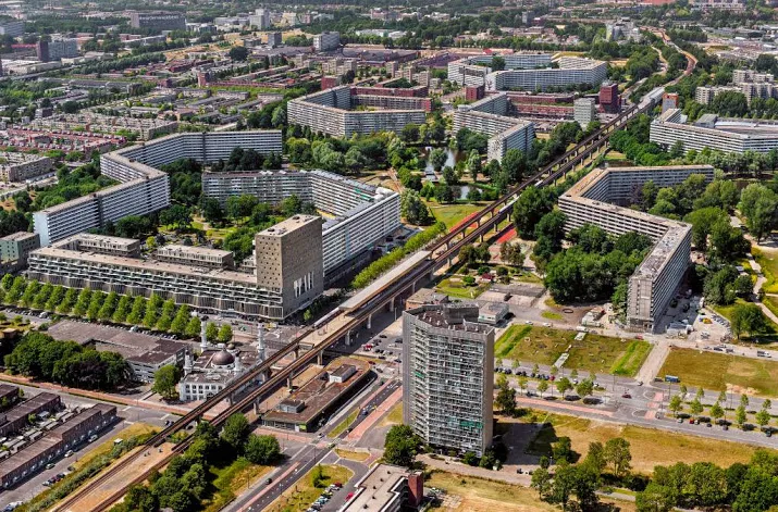 luchtruim dicht voor herdenking bijlmerramp
