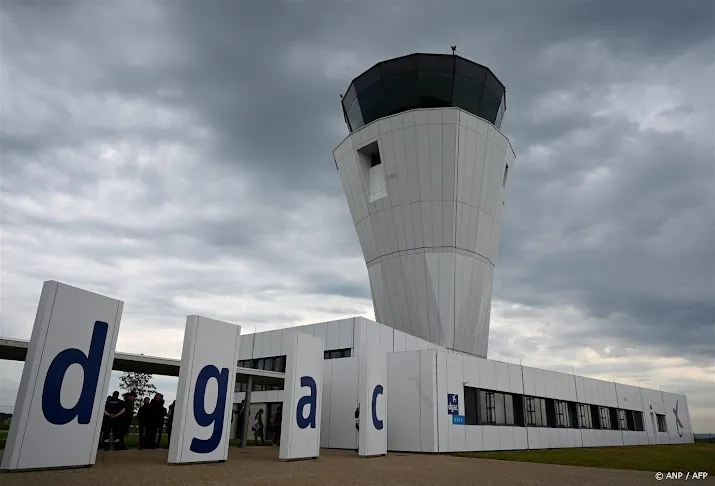 luchtvaartautoriteit schrap 1 op 3 vluchten parijs orly om staking