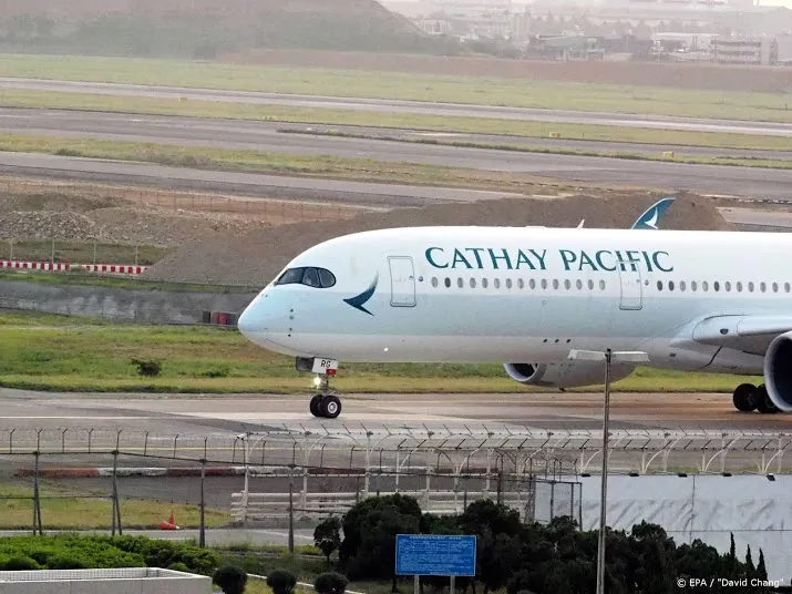 luchtvaartconcern cathay pacific diep in de rode cijfers