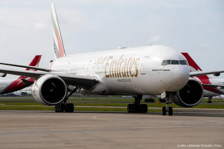 luchtvaartmaatschappij emirates blijft op rusland vliegen