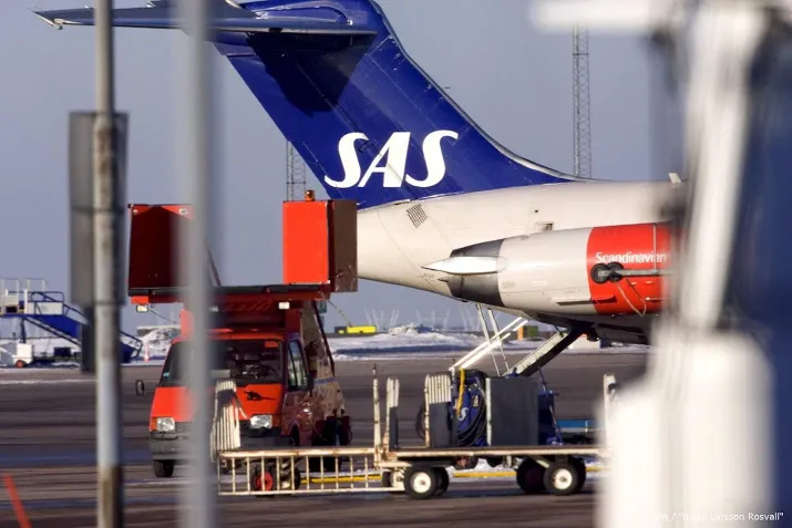 luchtvaartmaatschappij sas ontslaat tijdelijk tot 10 000 mensen