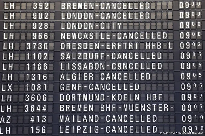 lufthansa schrapt duizend vluchten door staking cabinepersoneel
