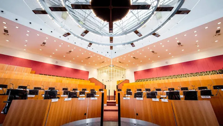 maak gemeenteraadswerk minder belastend