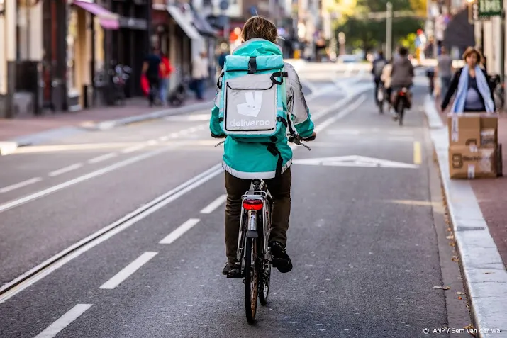 maaltijdbezorger deliveroo groeit door ondanks heropening horeca