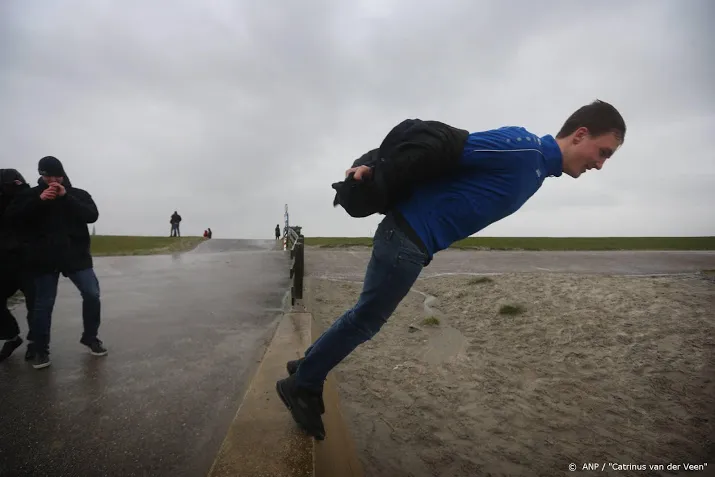 maandagochtend mogelijk nog hinder op het spoor door de storm