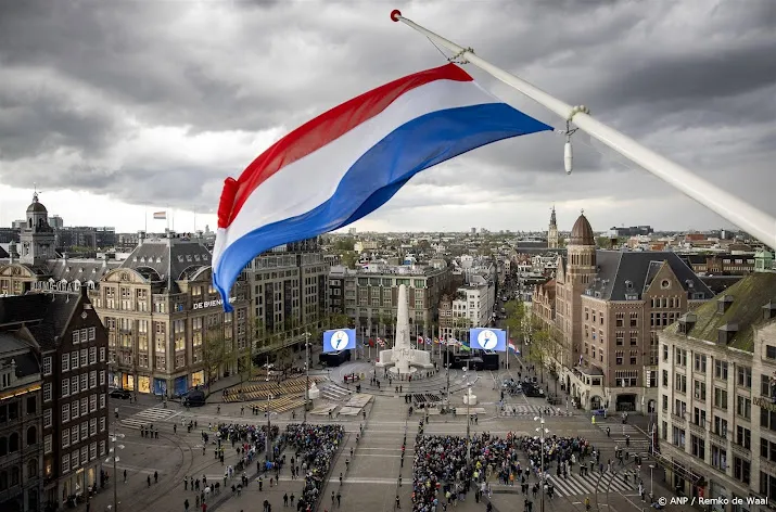 maar 4000 mensen op de dam bij nationale herdenking