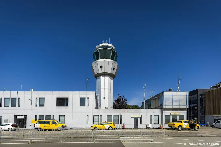 maastricht aachen airport vraagt reizigers niet te vroeg te komen