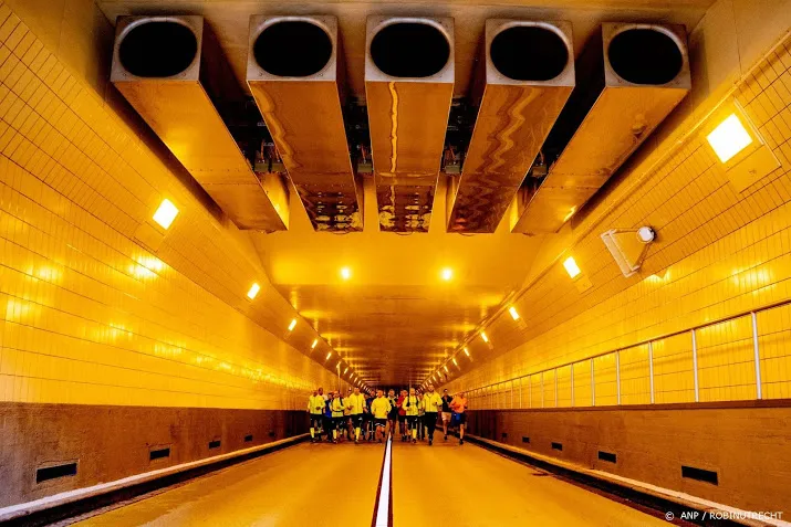 maastunnel ook weer open voor voetgangers