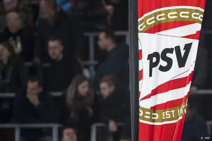 madueke laat zich met hattrick zien bij psv