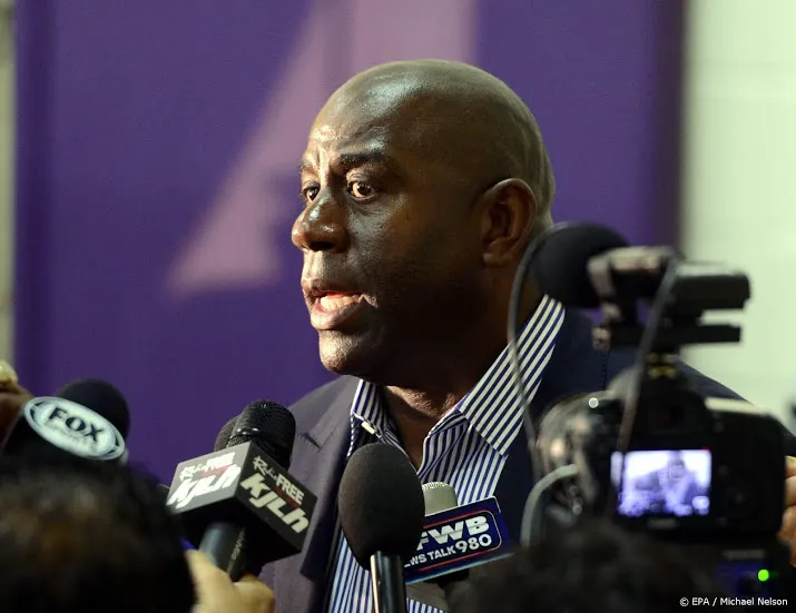 magic johnson stapt terug als baas la lakers