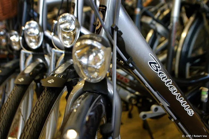 maker batavus en koga fietsen boekt meer winst ondanks tekorten