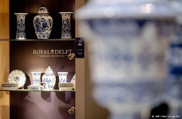 maker delfts blauw doet goede zaken met supreme samenwerking