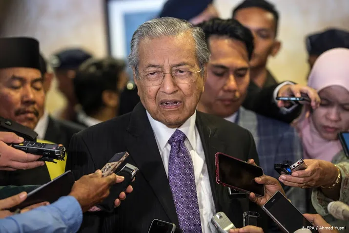 malaysia airlines schikt met nabestaanden mh17