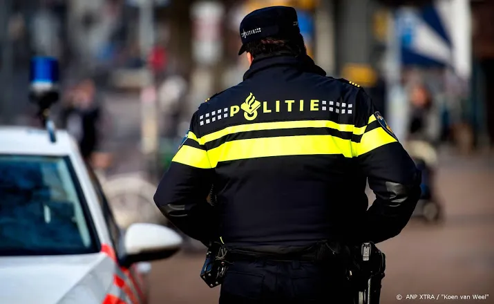 man 46 opgepakt wegens stelen telefoon van agent