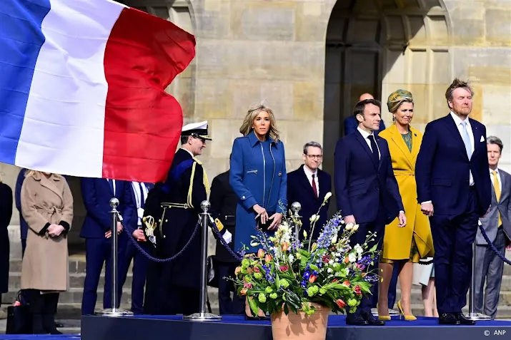 man die dinsdag werd aangehouden bij toespraak macron weer vrij
