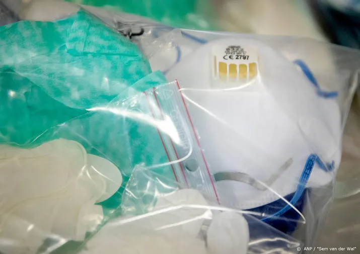 man en vrouw opgepakt voor poging oplichting mondkapjes