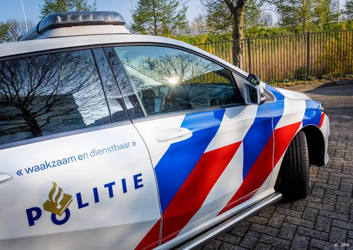 man ernstig gewond door politiekogels in den haag