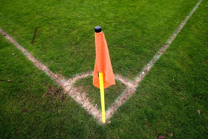 man gepakt voor mishandelen voetbaltrainer