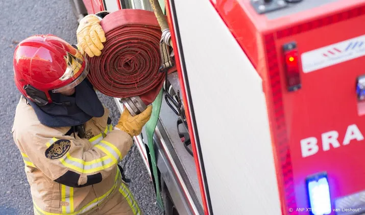 man gewond door brand in delftse woning