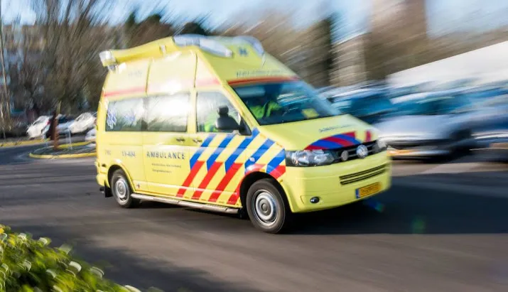 man in jubbega ernstig gewond na klap op hoofd