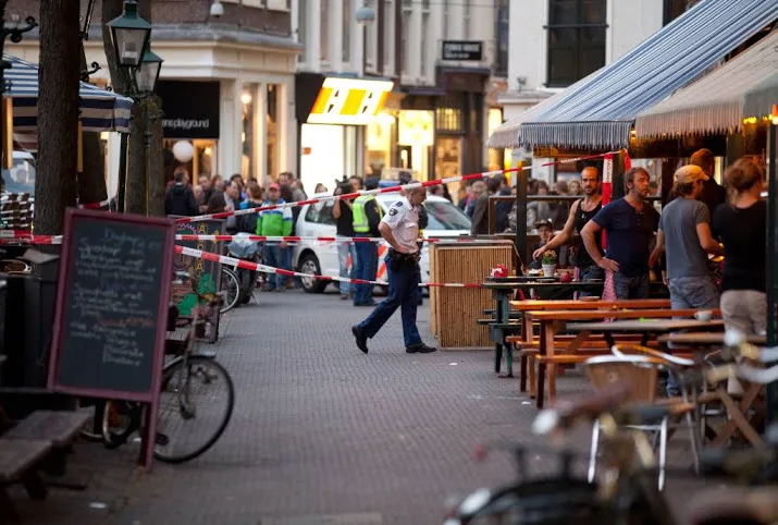 man met mes opgepakt op grote markt den haag