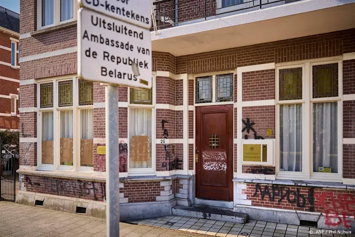 man opgepakt na vernieling en bekladding belarussische ambassade