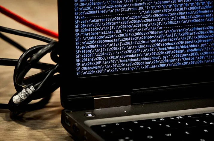 man opgepakt voor ddos aanvallen