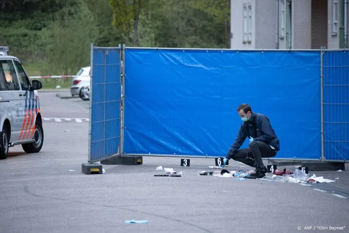 man overleden na steekincident in amsterdam zuidoost