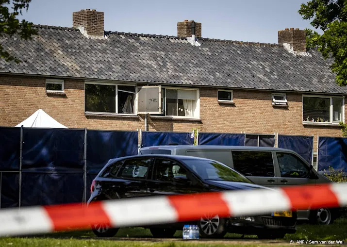 man vast na aantreffen twee doden in woning geldermalsen