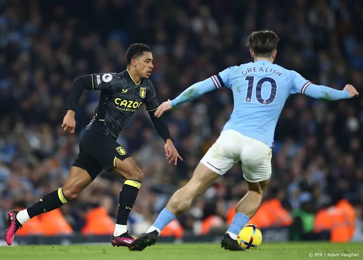 manchester city profiteert nu wel van puntenverlies arsenal