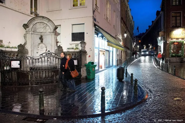 manneken pis plast melk