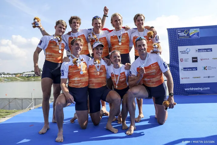 mannen acht roeit naar zilver op wk in tsjechie