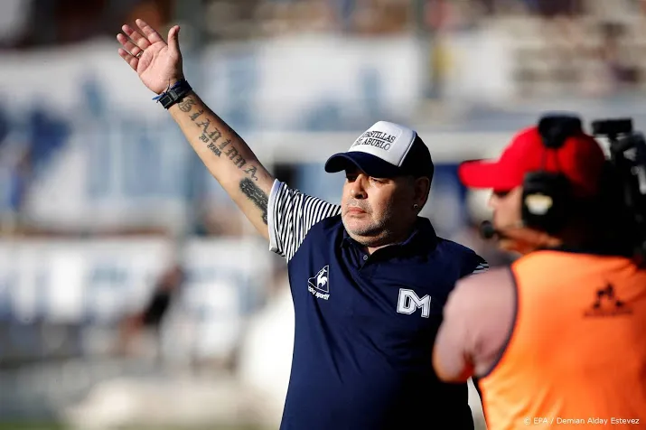 maradona met psychische klachten in ziekenhuis
