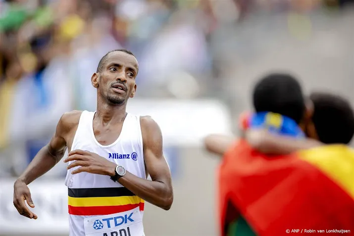 marathonloper abdi maakt rentree in stratenloop in manchester